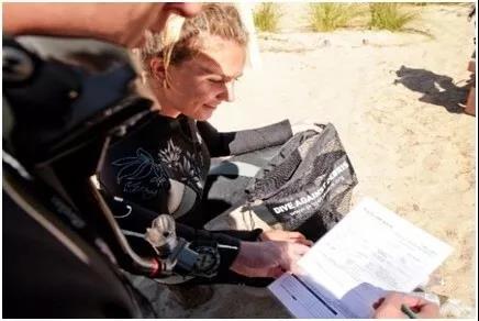 原來(lái)你是這樣的潛水員妹子！